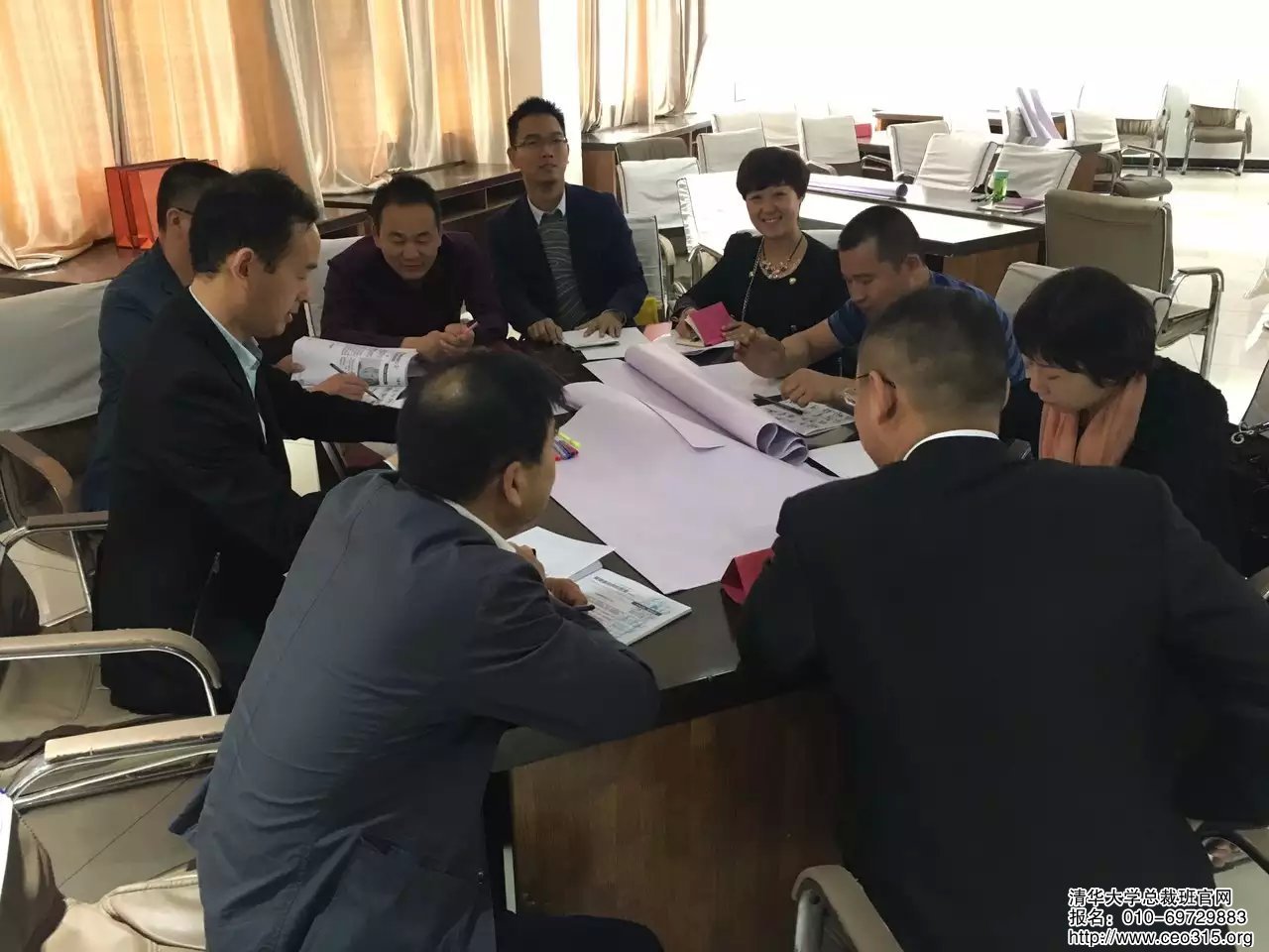 清華大學高級工商管理研修班阿克蘇四期班學員分組討論